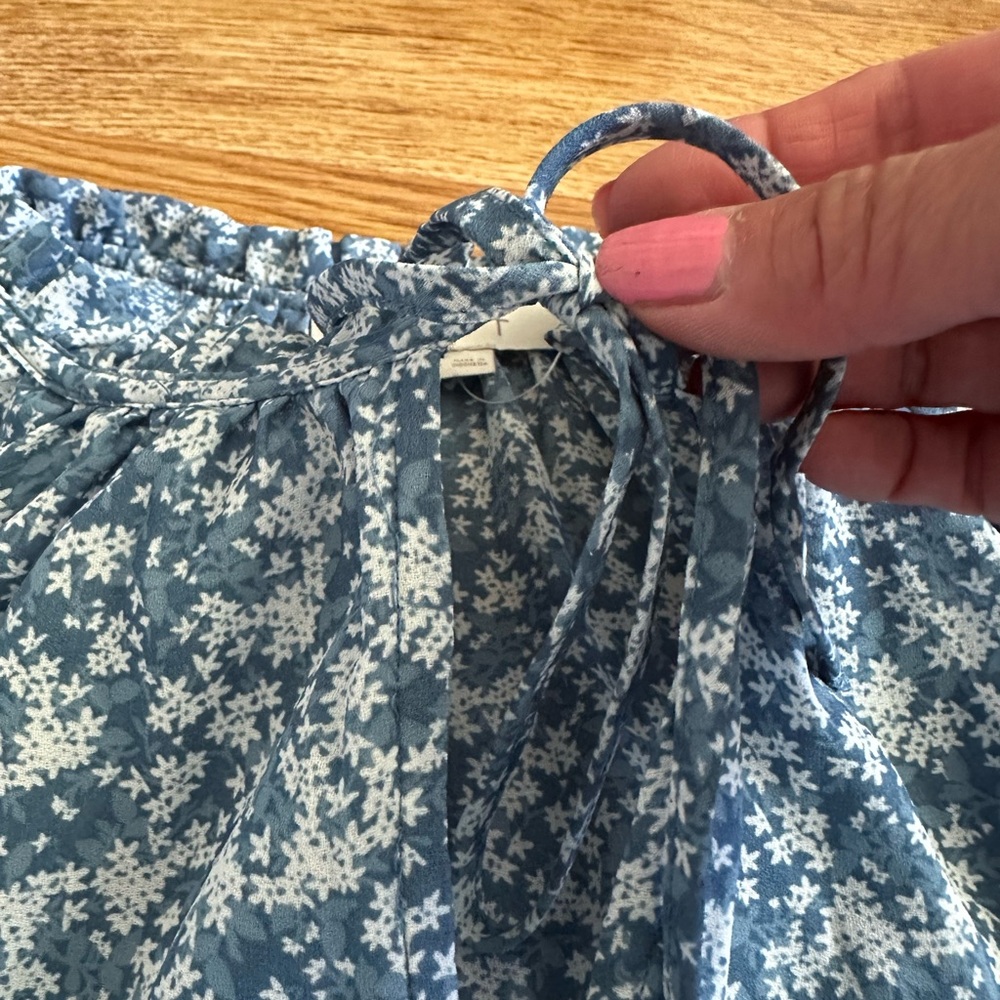 NWT LOFT Blue White Floral Blouse S - Picture 7 of 11